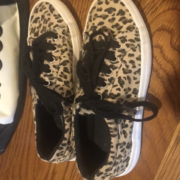 Little girls animal print sneakers size 1 1/2 medium - Picture 4 of 7